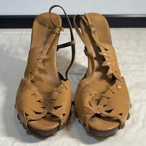 BCBG Sz 10 Tan & chocolate Leather Scalloped Petal Design Wedge Platform Sandal